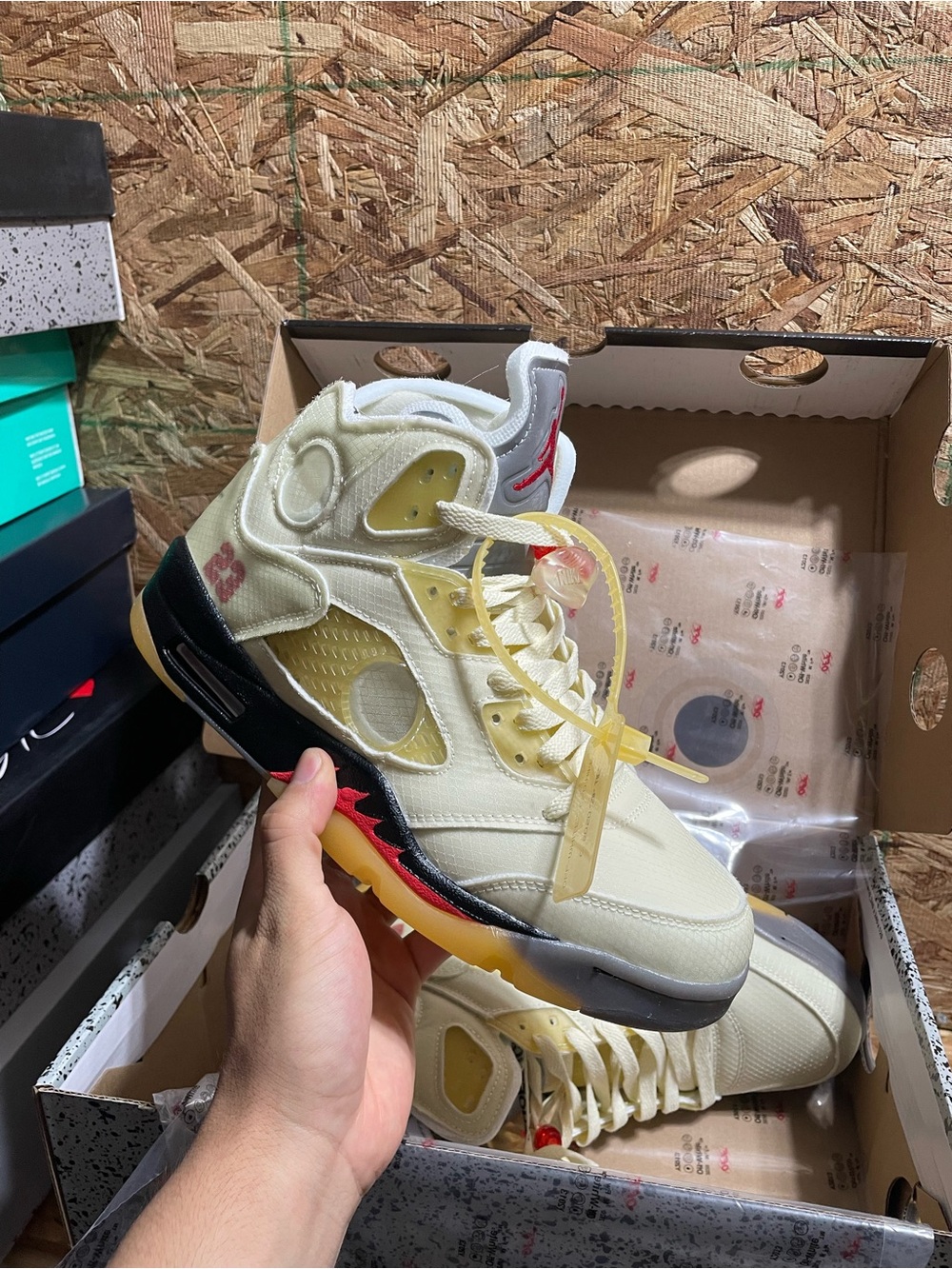 Air Jordan 5 Retro Off-White Sail (DAMAGED BOX)
